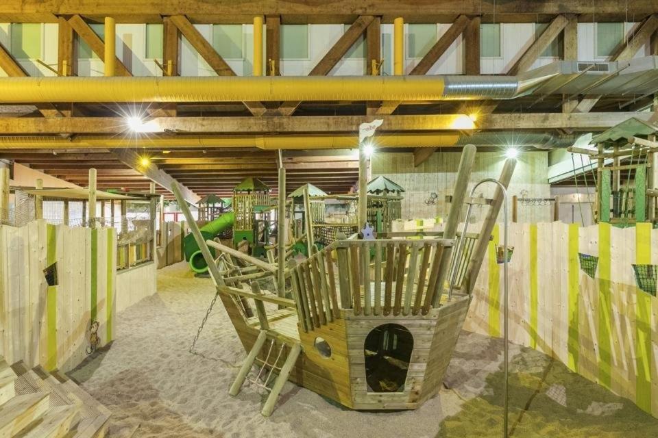 Het Familie Boshuisje - Vakantiewoning Op Prachtig Park Met Veel Faciliteiten Inc Ligbad Gramsbergen Εξωτερικό φωτογραφία
